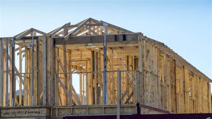 Adelaide, SA: Builder goes under, 200 homes in doubt