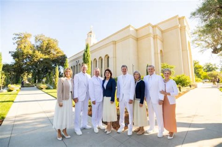 Elder Ulisses Soares dedicates the Feather River California Temple