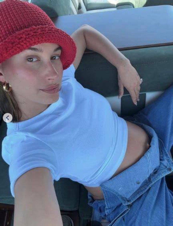 Hailey showcases her growing bump