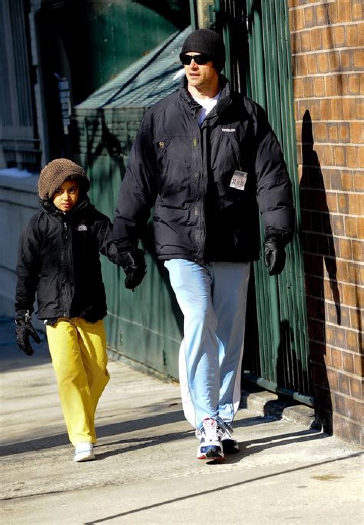 Hugh Jackman and Oscar Jackman in Manhattan on March 5, 2009 | Source: Getty Images
