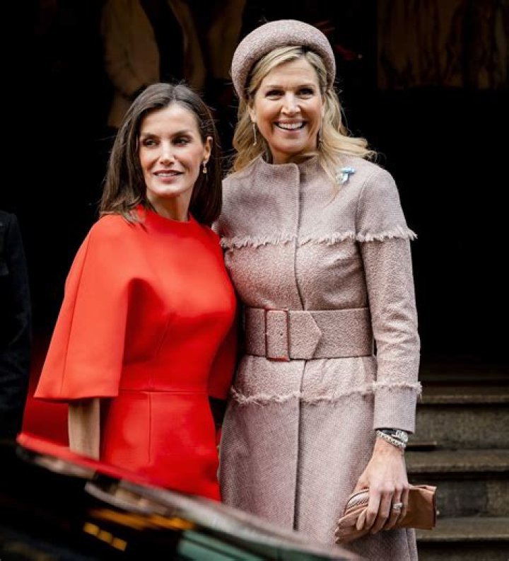 letizia and maxima pose for photo