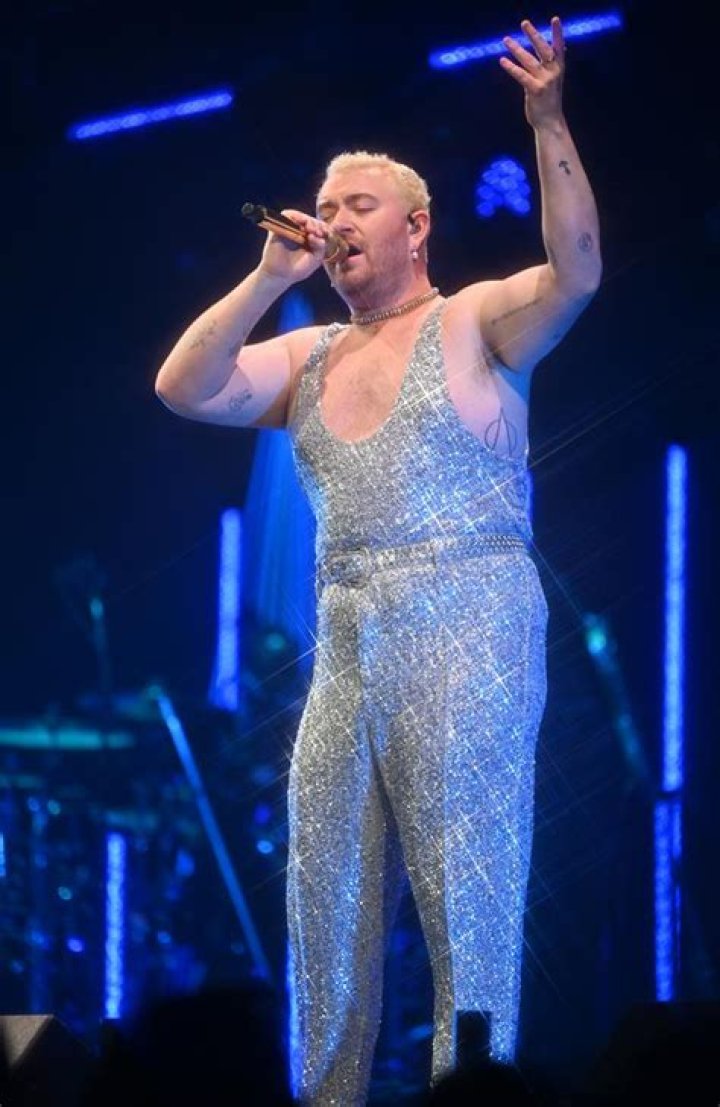 Sam Smith stops by butcher in Blue Mountains during Australian trip