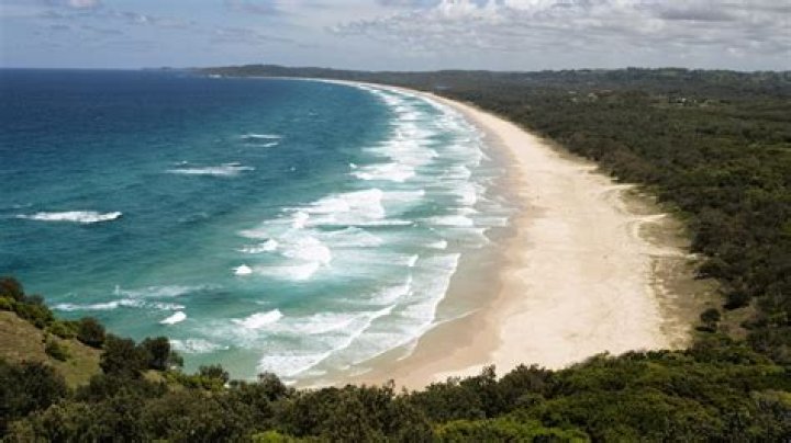 Search continues for missing swimmer at Tallows Beach in Byron Bay