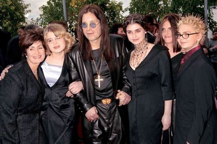 Who is David Patrick Kelly? His height, children, siblings, family